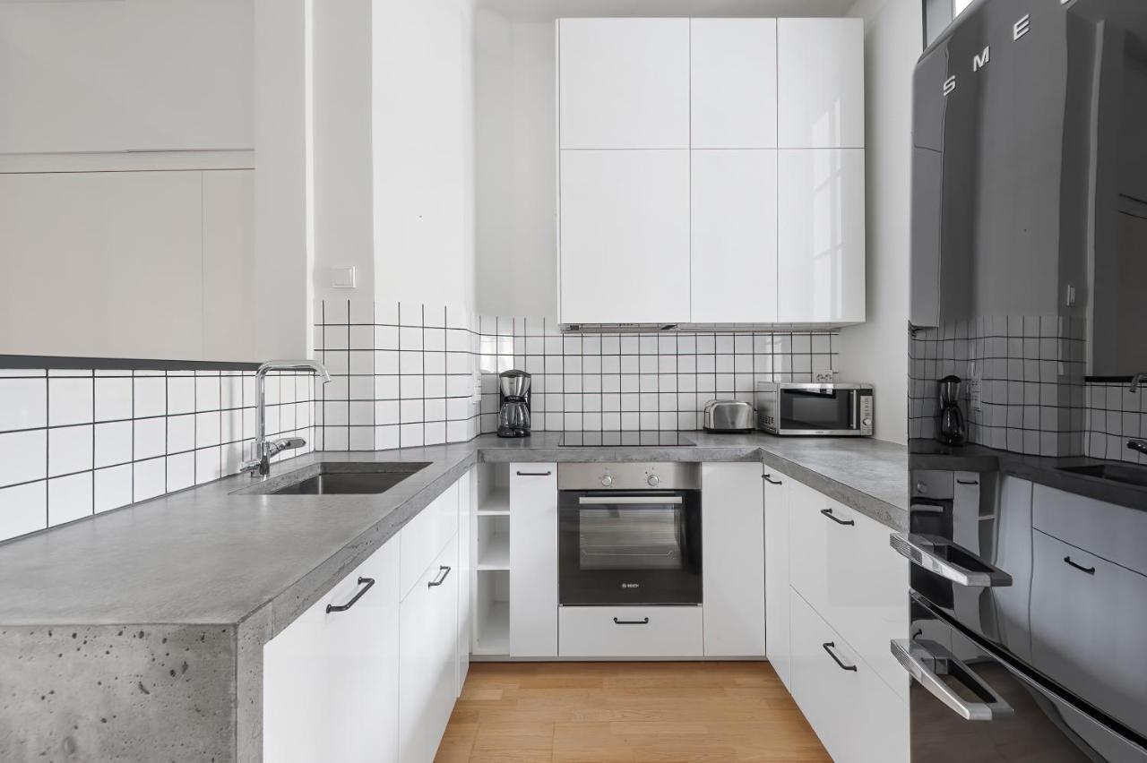 Wehost Fabulous 2Br In Prestigious Punavuori @Iso Roobertinkatu 26 ヘルシンキ エクステリア 写真